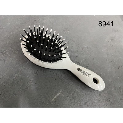 Пластиковая массажная щетка Salon Professional нейлоновая щетина, овальная 8941