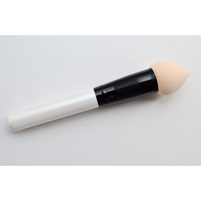Пензель-спонж для тональної основи — Brush Mania Beauty Blender-Brush