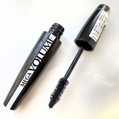Тушь для ресниц LOreal Mega Volume Collagene 24h Суперчерный 9ml