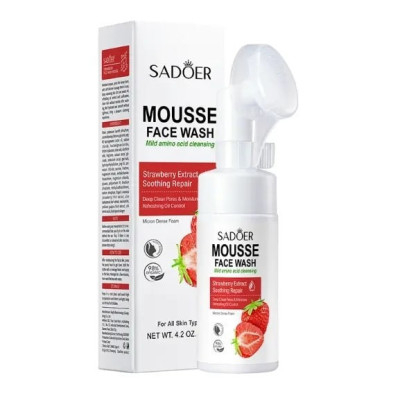 Мусс-пенка очищающая с массажной щеточкой Sadoer Strawberry Extract Soothing Repear Face Mousse 120 мл