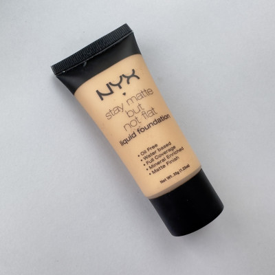 Тональная основа NYX Cosmetics Stay Matte But Not Flat Liquid Foundation (35 мл) 03 Natural