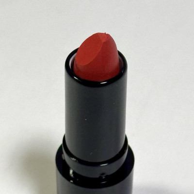 Губная помада  BB COLOR LIPSTICK Triumph Z-18 119 БРАК