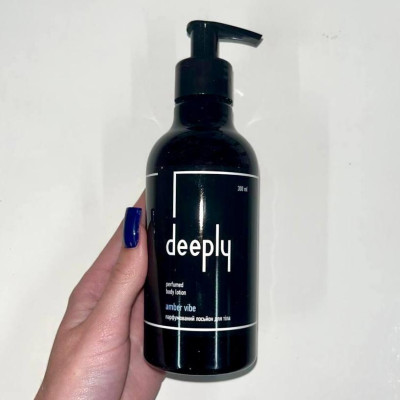 Парфюмированный лосьон для тела Deeply Amber Vibe Perfumed Body Lotion 300 мл